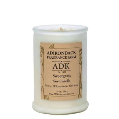 带 ADK 标签的 Sweetgrass 蜡烛 10 盎司